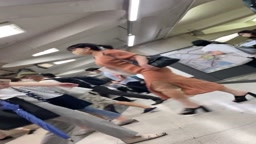 街撮り　揺れ　乳　巨乳　タイトワンピース