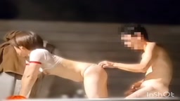 妻が旅先で露天風呂に入りながら