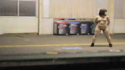 無人駅で全裸露出調教