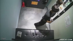 予)2025년 9월 13일 그는 마침내 그녀의 질에 자신의 성기를 삽입하며