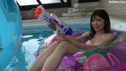 【無修正】白い水着に包まれた可憐すぎる美女の最後の姿・・・魅惑のFcup美巨乳ボディに2回中出し！！これが彼女の最後の作品