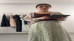 アパレル店員 胸チラ 3