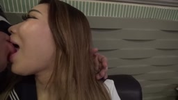 チンコ入れて5秒で絶頂！ノリもテンションもアゲアゲギャルとセーラー服コスで××