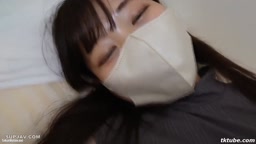 黒髪で純朴そうな子