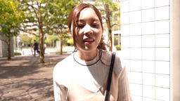 保険会社で働くFカップ若妻