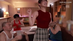 MIAB-210 地味そうに見える文系女子がある日、ヤリサーの新歓コンパに来てしまった。見た目とは裏腹にお酒を