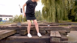 LW-植物に水をやり、縄張りを示す 1