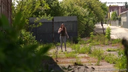 LW-植物に水をやり、縄張りを示す 1