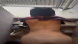 階段でチャイナドレスちゃんと