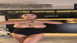 巨乳の美人が自撮り