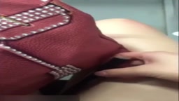 通勤中に露出しちゃうOL①