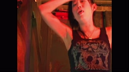 ブーツを履いたかわいい女の子のダンス 07