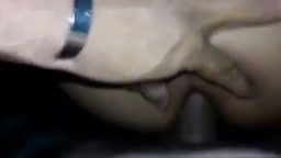 Latina amateur habla con su novio durante el anal en estilo perrito