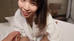 愛嬌と妖艶さを兼ね備えた美人人妻に中出し。