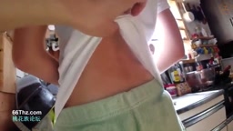 【人妻】台所で⋯