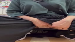 野外でコソコソオナニー