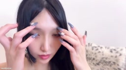 美女　続きの動画有り