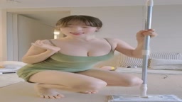 ノーブラの美女