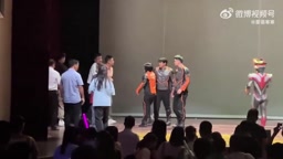 (閲覧注意)男がウルトラマンショーに乱入