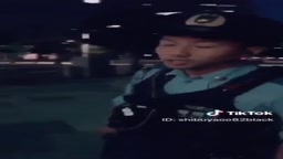 小便警察と喧嘩(逆再生)