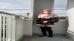 首下下着女装　野外