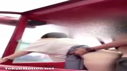 遊園地でハメ撮りするカップル-①