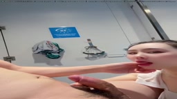 市民プールで隠れてセックス