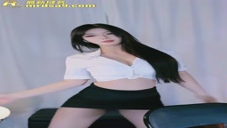 抖音高颜值女主播 呼呼 包臀裙黑丝眼镜娘风骚热舞自慰！