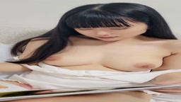 絵本を読む女子