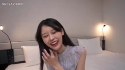 黒髪スリムのパイパンマンコに中出し