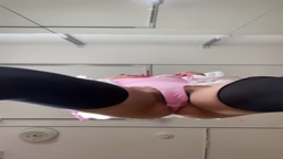 ニーハイ　エロバニーメイド　カメラに放尿