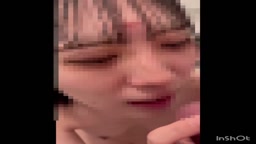 少量ずつおしっこを飲まされる可愛い便女