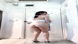 ドレスを着てダンス