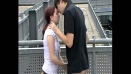 Deutsche Schülerin wird Outdoor im Parkhaus hart durchgenommen!