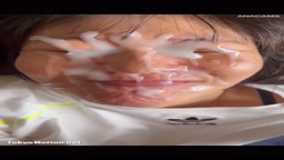 彼女の顔に濃厚ぶっかけ