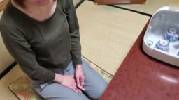 連れ込み旅館で逢瀬する怪しげな中年カップル