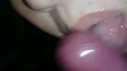 人妻のフェラ口内射精