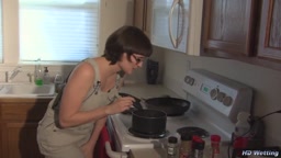 料理中おもらし