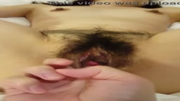 黒乳輪剛毛奥さんを手マンでイカせる