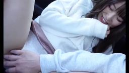 白ニットの似合う女の子にフェラして貰いました①