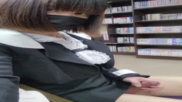 男の娘　図書館で露出オナニー