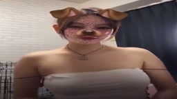 インライ 美女谷間見せ