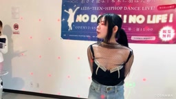 ダンスイベントで乳首ポロリ