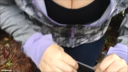 野外パイズリ　挟射