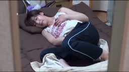 ジャージ姿の女子大生の特殊デンマの刺激が病みつきなルーティンオナニー