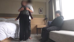 彼氏の目の前で雄さんと中出しえっ...