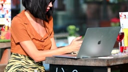 Flashing her pussy to the passersby