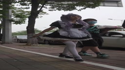 メイドコスプレの娘の白パンティ