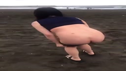 浜辺でおしっこ 　