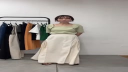 アパレル店員 胸チラ 4